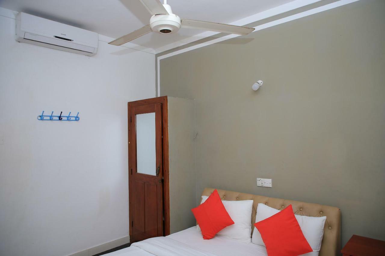 Oyo 318 Pillaiyar Inn Jaffna Exterior photo