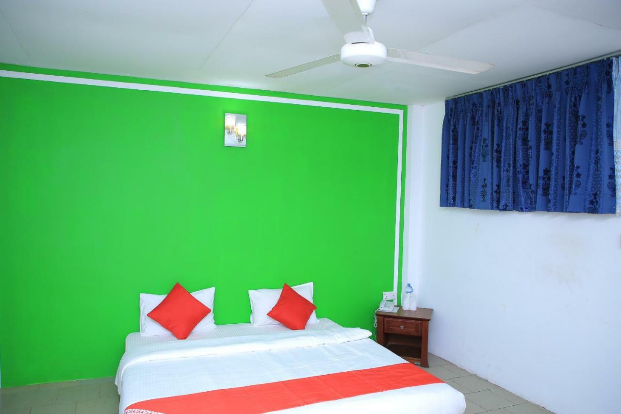 Oyo 318 Pillaiyar Inn Jaffna Exterior photo